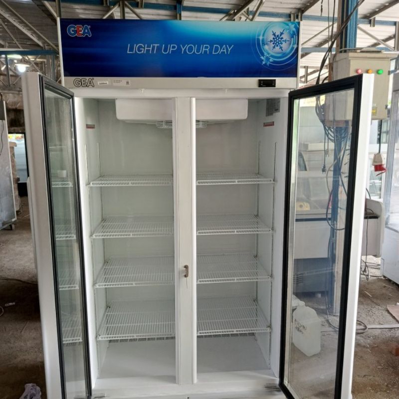 SHOWCASE 2 PINTU GEA