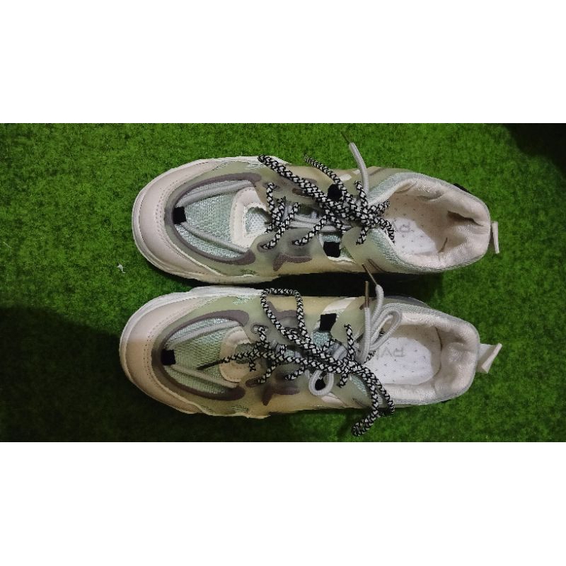 Sepatu Sneakers PVN (Preloved)