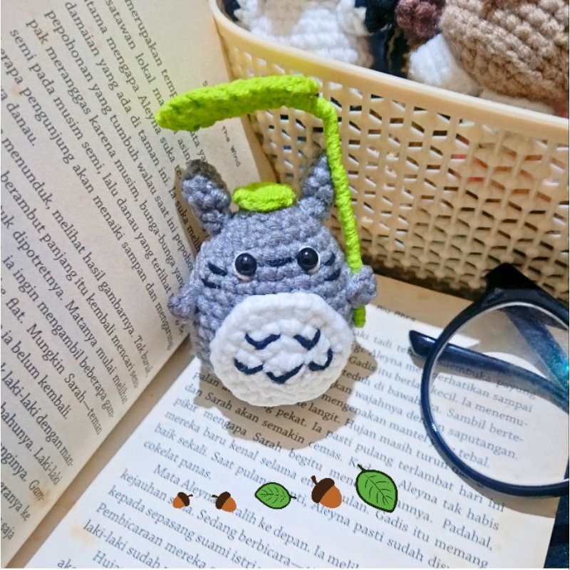 Amigurumi totoro with leaf crochet || Totoro dengan daun rajut
