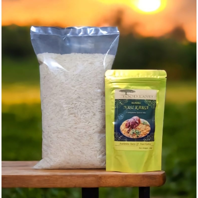 

PAKET BERAS BASMATI 1KG + BUMBU KABSA FOODLAND