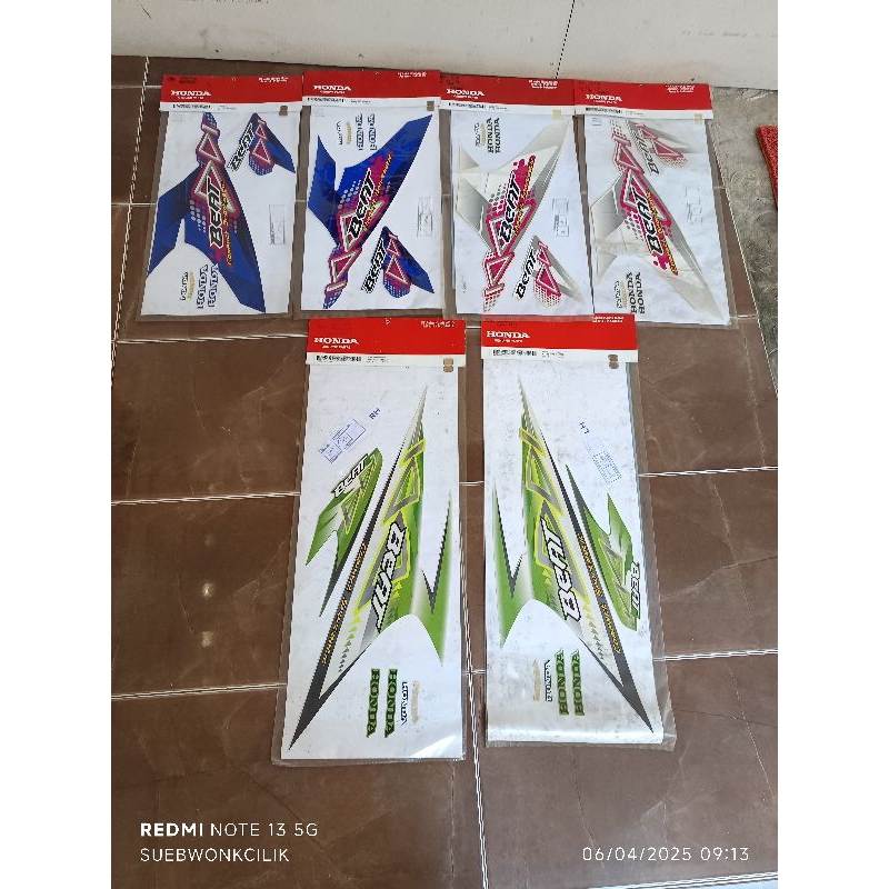 871X0-KVY-B10ZCR striping stiker lis body honda beat karbu thn 2008-2012 original AHM