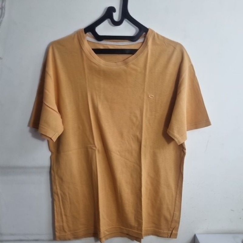 Kaos pria preloved warna kuning kunyit merk cole
