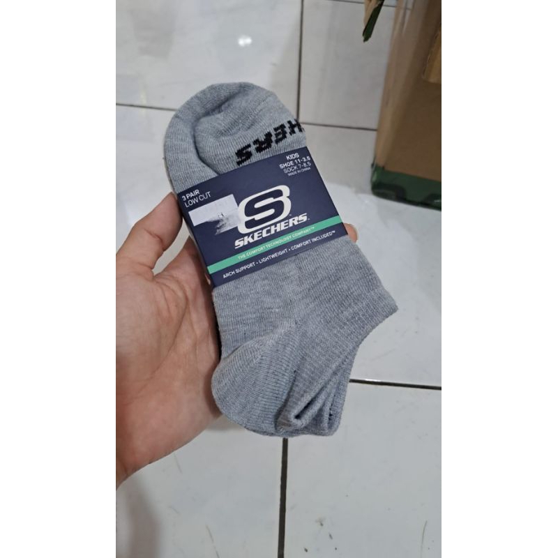 Kaos kaki skechers