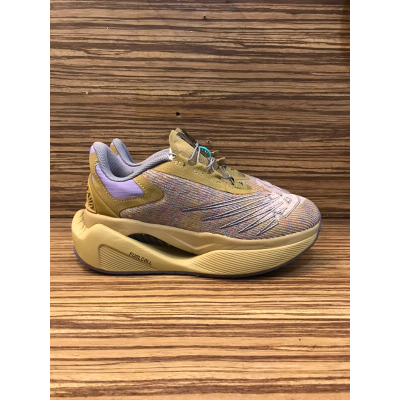 Sepatu NB Stone Island