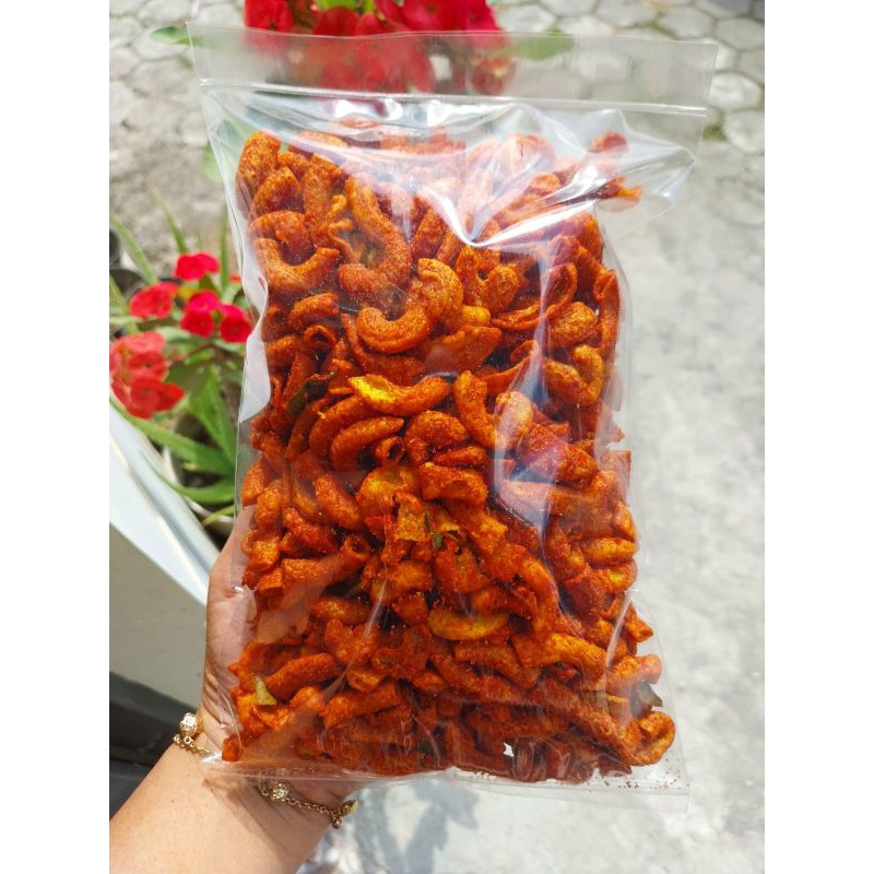 

Snack Macaroni pedas daun jeruk Cemilan Enak