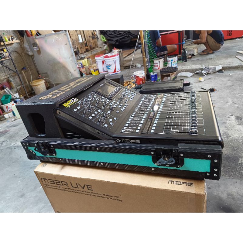 hardcase mixer Midas M32R