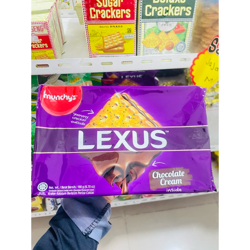 

Biskuit LEXUS Chocolate Cream 190gr @10pcs