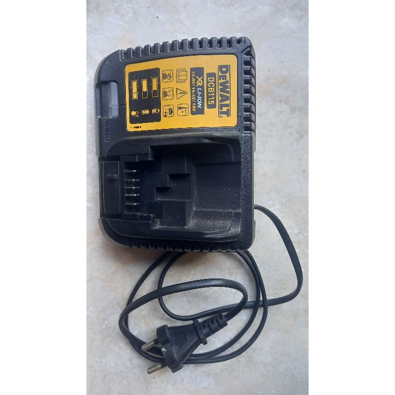 charger dewalt DCB115 original