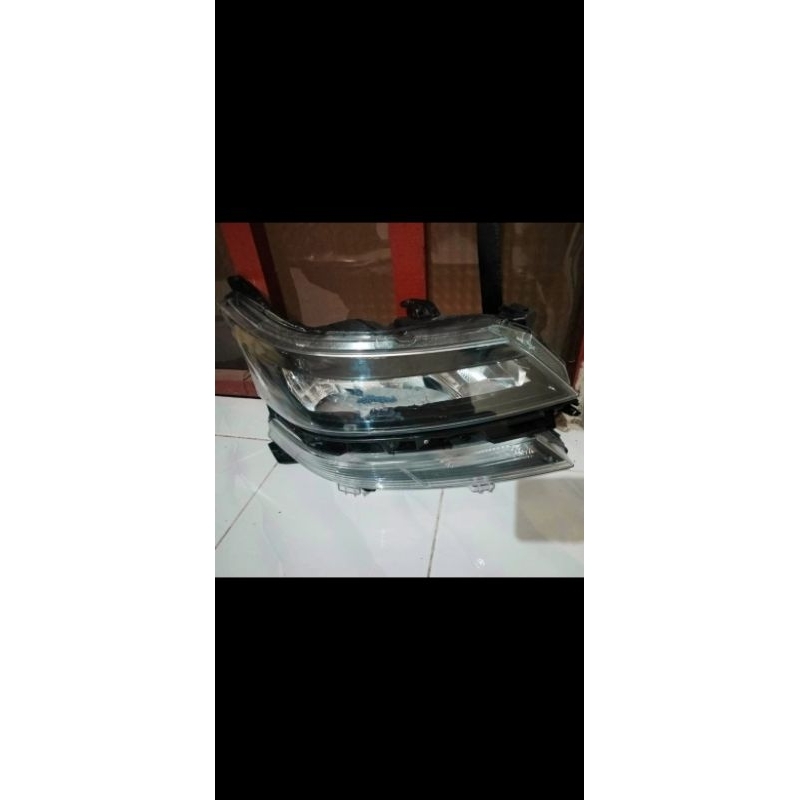 Headlamp Toyota Avanza 2018