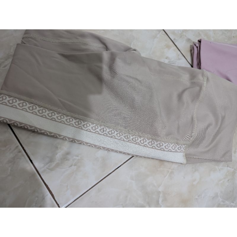 preloved laica x buttonscarves