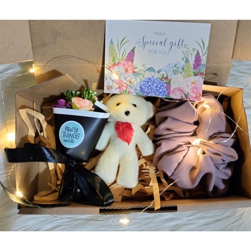 

Kado cewek Pretty gift box hampers ulang tahun
