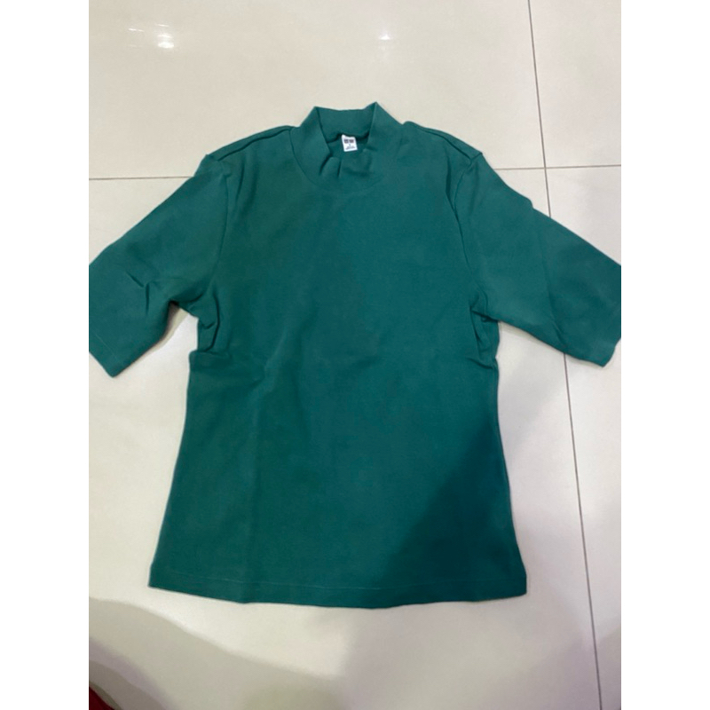 uniqlo turtle neck lengan pendek hijau