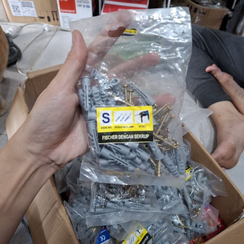 Sekrup S8/Fischer Dengan Sekrup S8