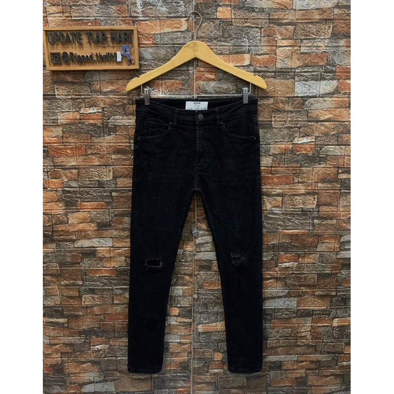 Bershka ripped jeans size 29-30 Superskinny