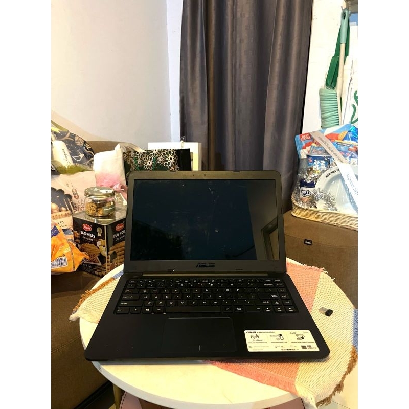 Laptop Asus E402Y Second Like New