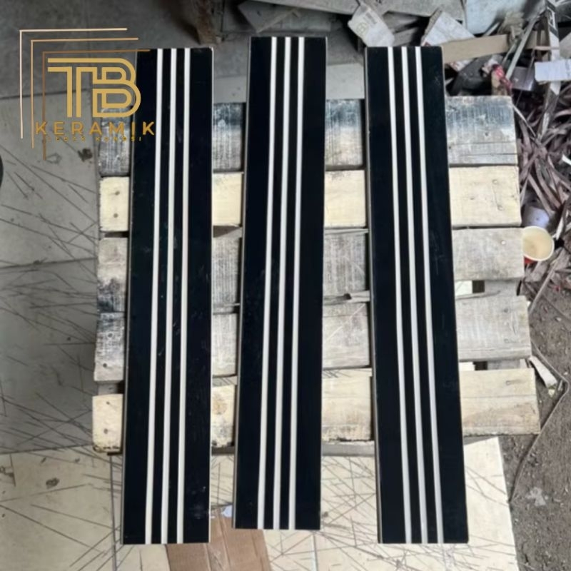 List Plint Granite 10X60 Black / Hitam Polos / Glossy / Stepnosing & bevel satu sisi