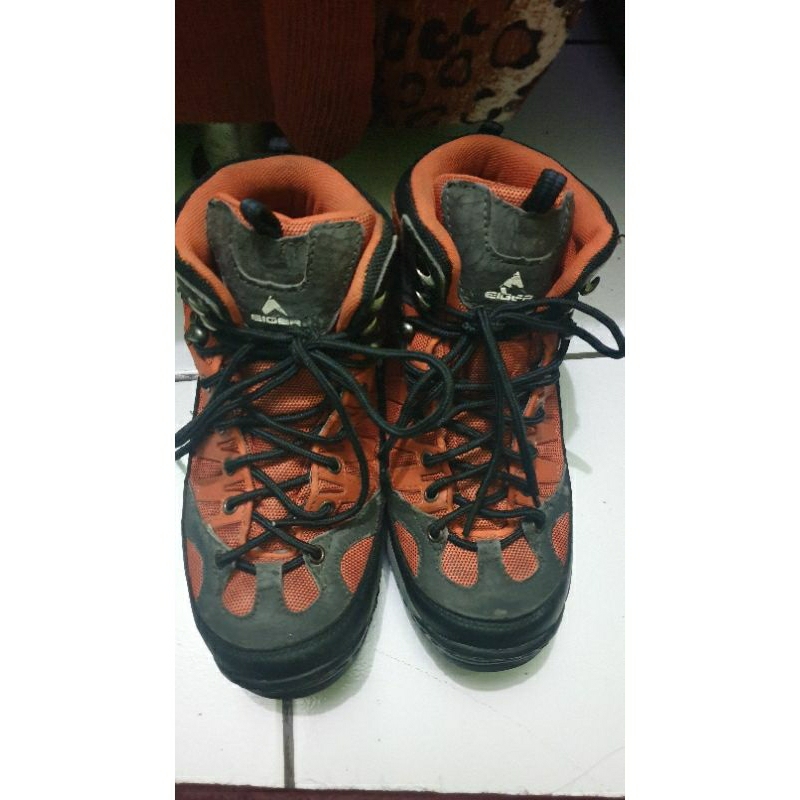 sepatu gunung brand lihat sendiri
