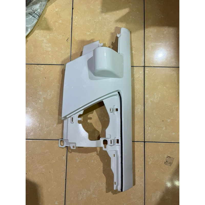 Pipi samping Kiri (LH) Isuzu ELF Giga NLR/NMR