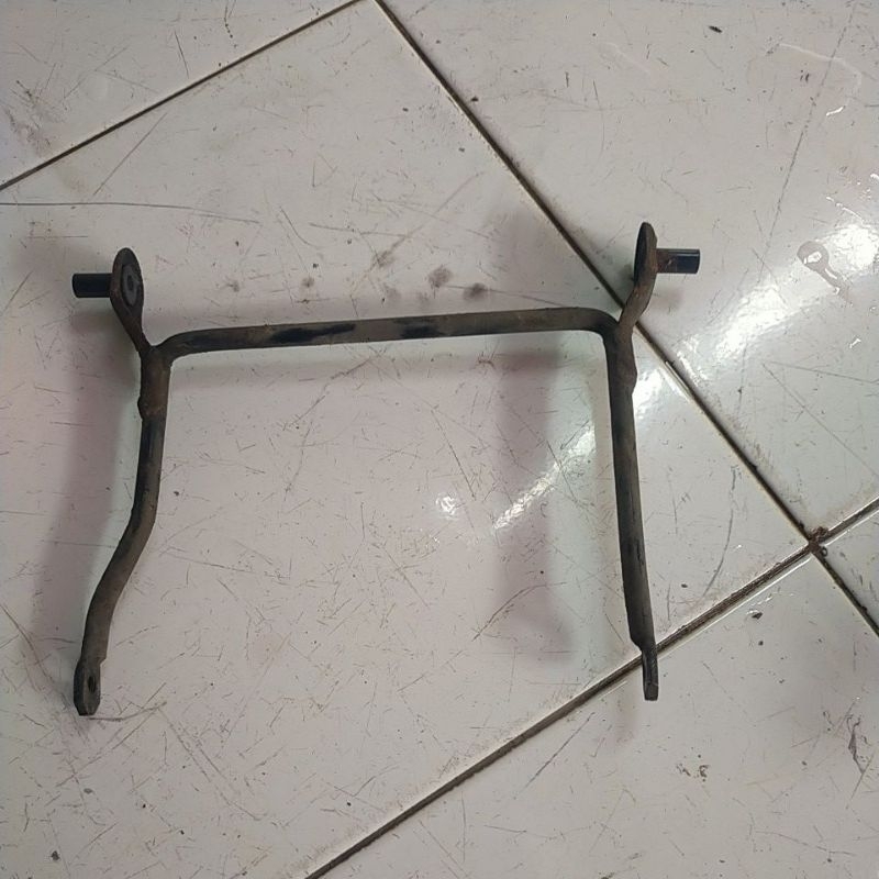 breket body bawah Vega r lama/fizr,original