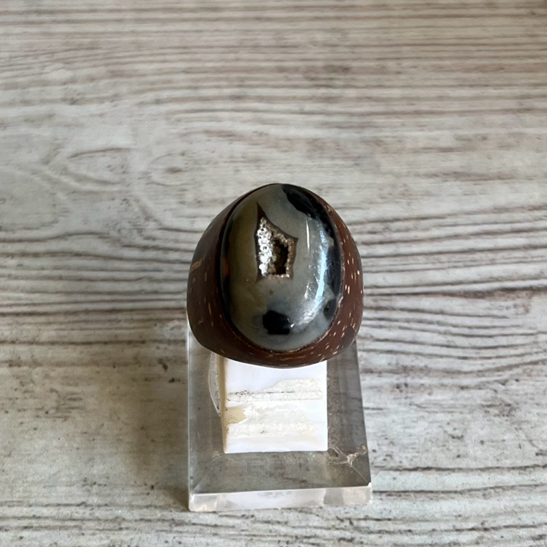 Batu akik combong dengan cincin dari batok kelapa / batu combong / akik lawasan / batu koleksi