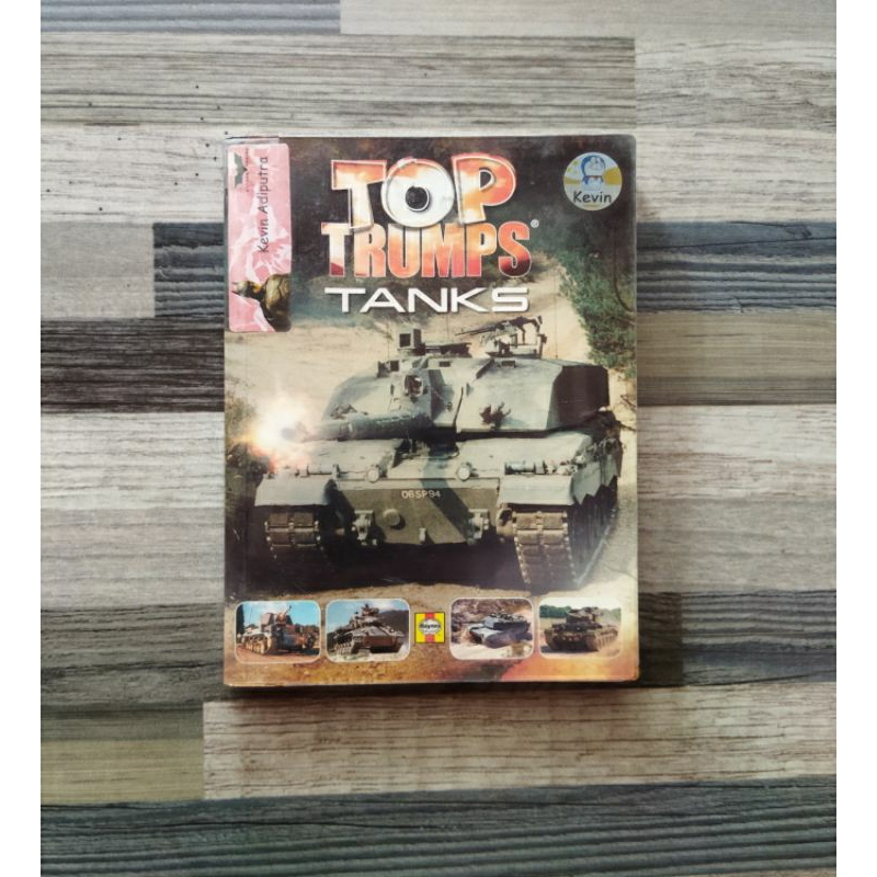 BUKU TOP TRUMPS TANKS