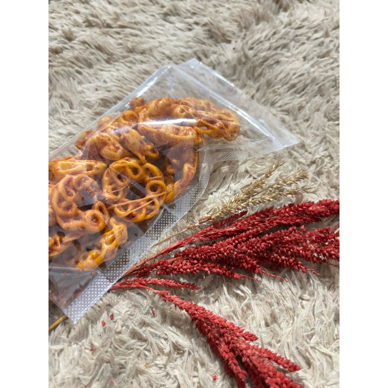 

Kerupuk Kriwil Bantat Pedas Daun Jeruk | 60gr