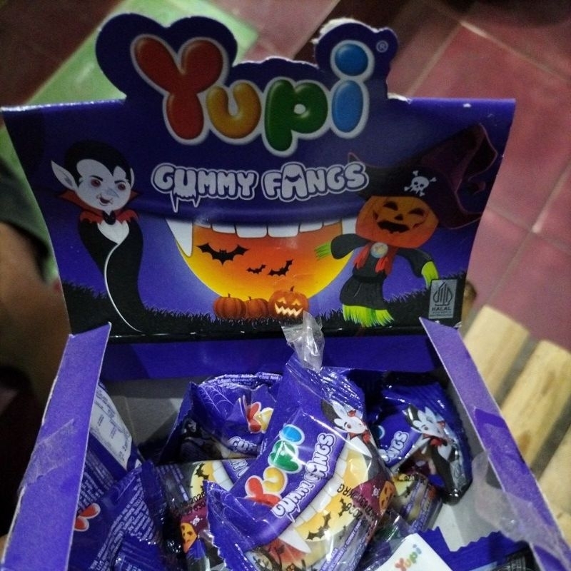 

Perment Yupi Gummy fangs