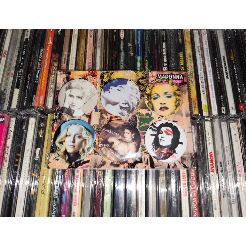 Madonna Celebration Button Badge Pack ( Isi 6 Pcs Pin )