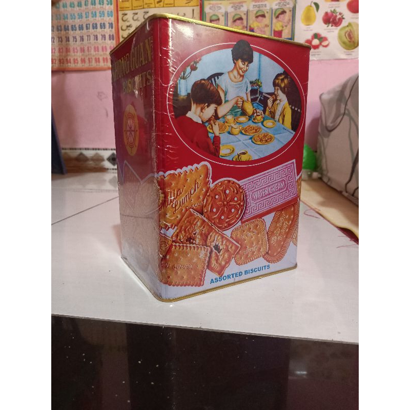 

Khong Guan kaleng besar 3pcs
