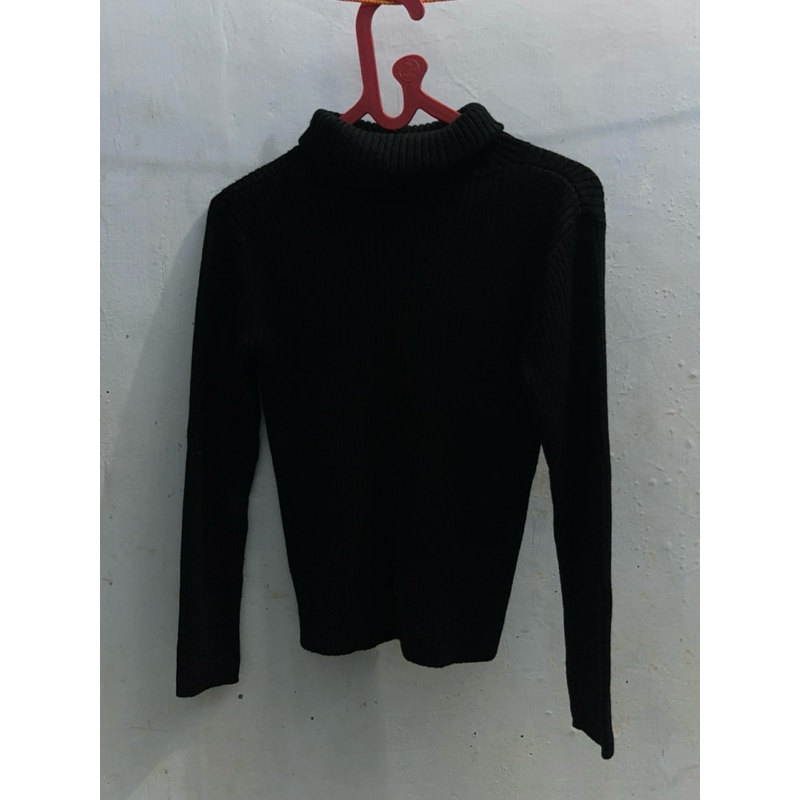 Atasan Rajut Tebal Turtleneck Wanita Preloved Hitam Casual Adem Outfit Keren