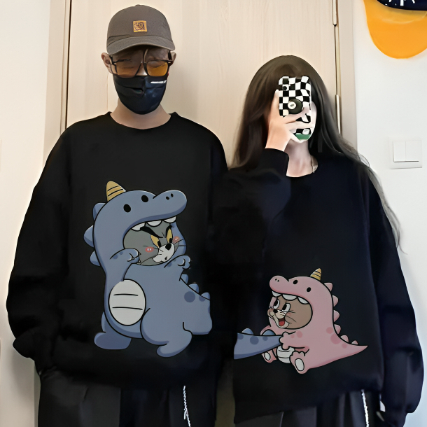Sweater Couple Tom & Jerry Dino Lucu Oversize – Baju Pasangan Kekinian Unisex
