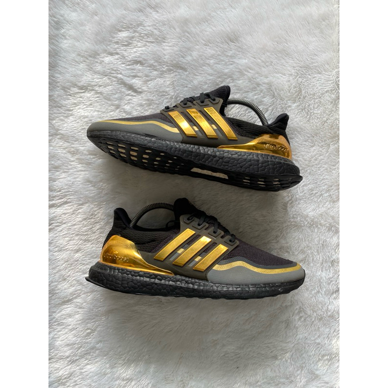 adidas Ultraboost 2.0 black gold
