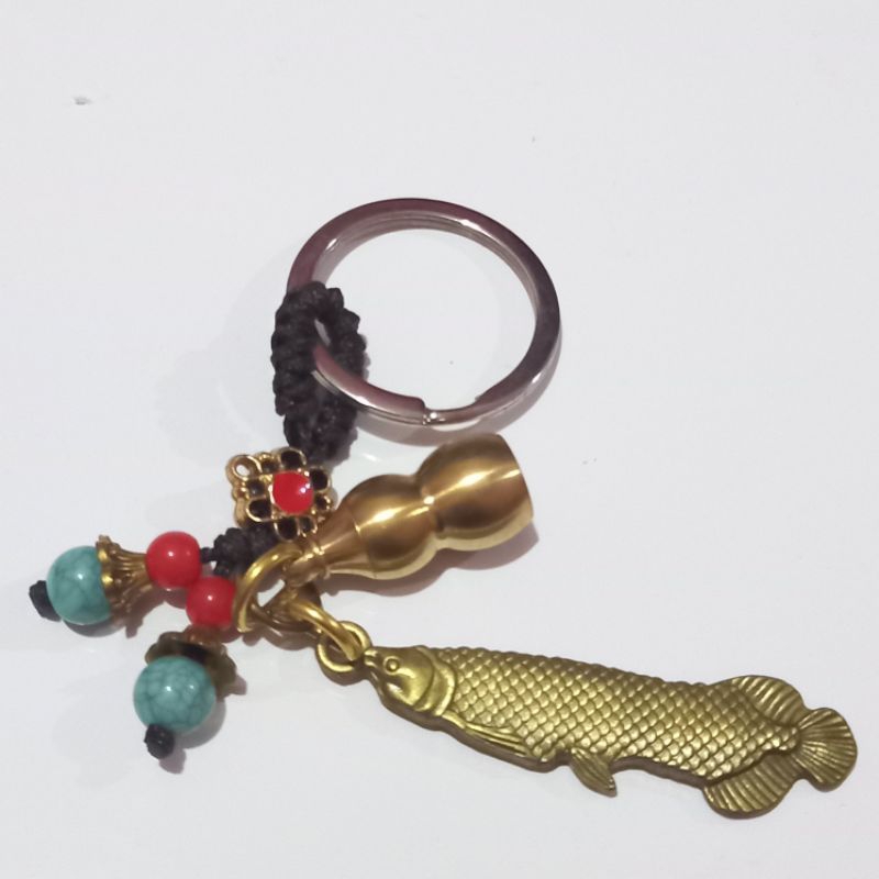 gantungan kunci fengshui ikan arwana rejeki