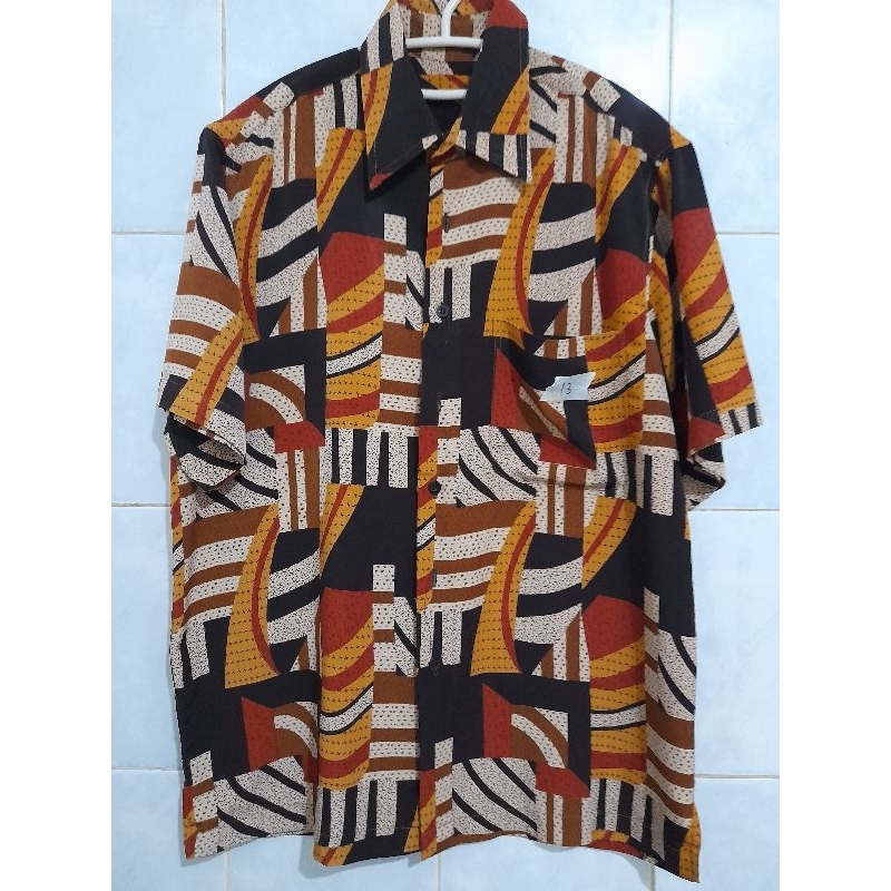 Kemeja pria coklat motif abstrak