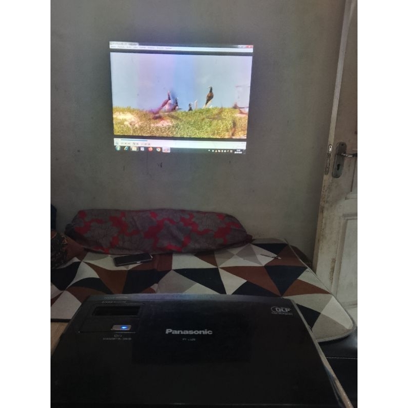 proyektor Panasonic