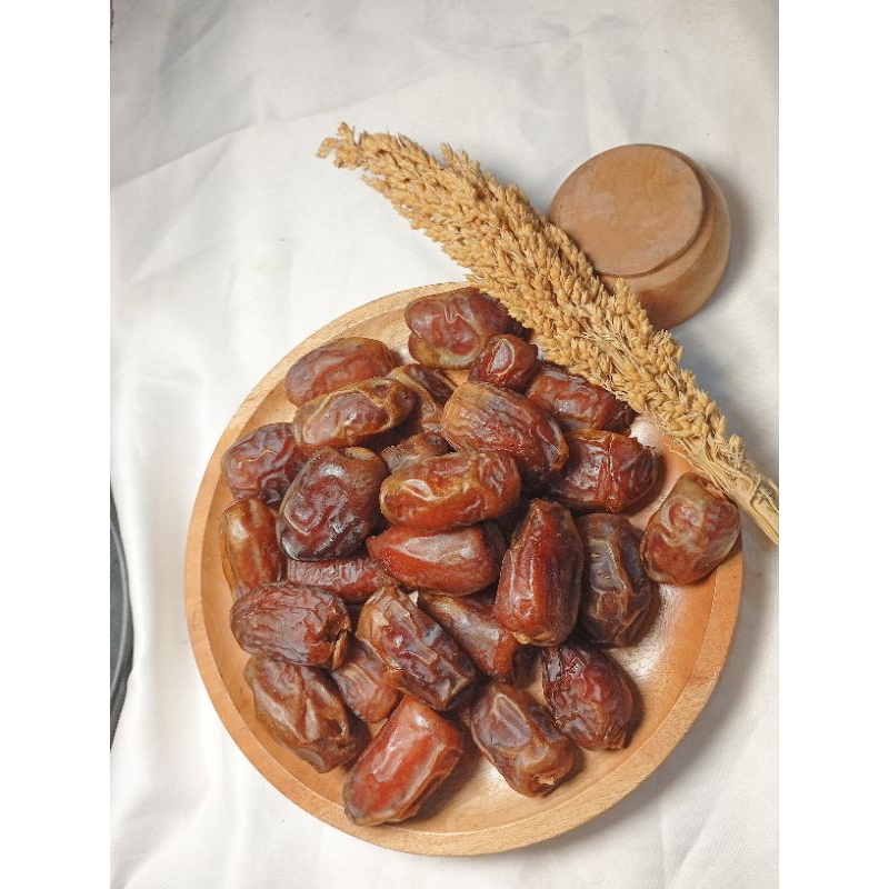 

kurma mesir 1kg / kurma / kurma mesir / kurma golde valley / oleh oleh umrah