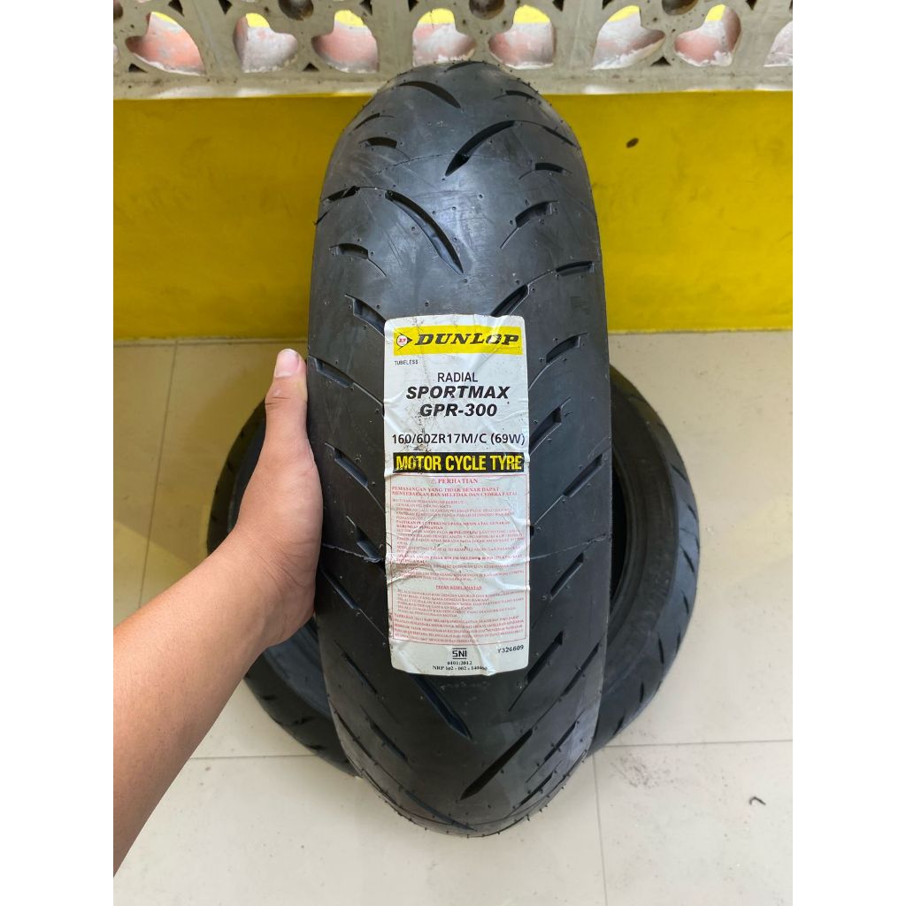 Ban Dunlop Ukur 160/60 Ring 17 Tubeless Cocok Untuk Supermoto dan Motor Sport