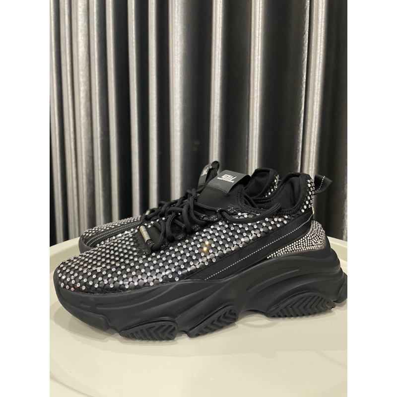 Preloved Steve Madden Elevate Sneakers Hitam