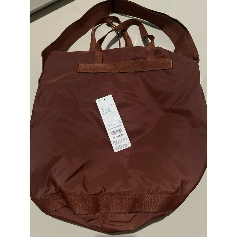 tas bucket uniqlo