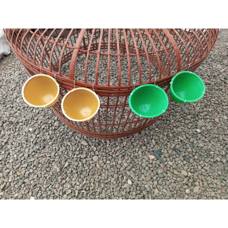 batok plastik pakan ayam/ wadah pakan/ tempat makan ayam/ cepuk pakan/ batok plastik/ wadah padan / 