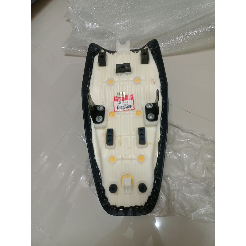 Jok sadel seat honda megapro hiu 77200-KEH-830