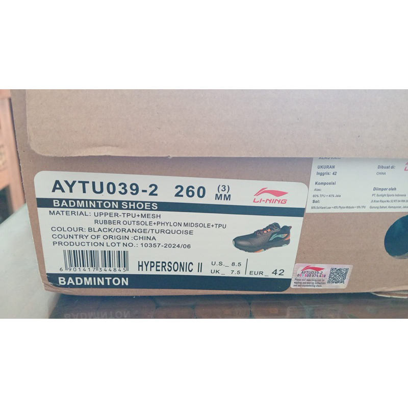 sepatu olahraga Lining