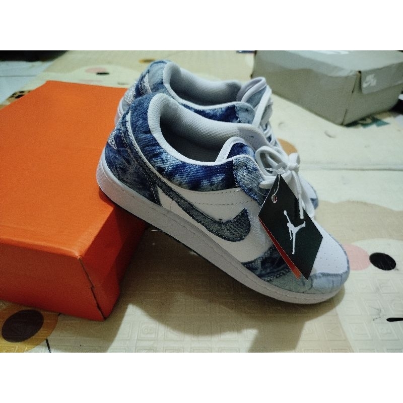 snekers aj1 low wash denim size 42