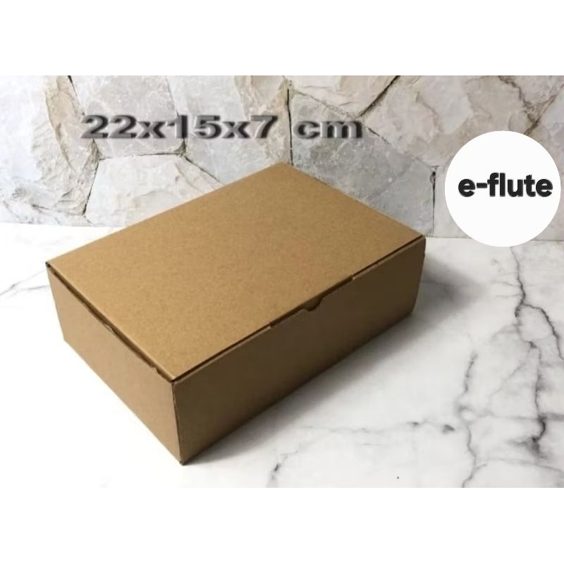 

Box Hampers/Box e-flute/Box kado/Box Pizza/Box serbaguna/Box ukuran 22 x 15 x 7 cm ( P x L x T cm )