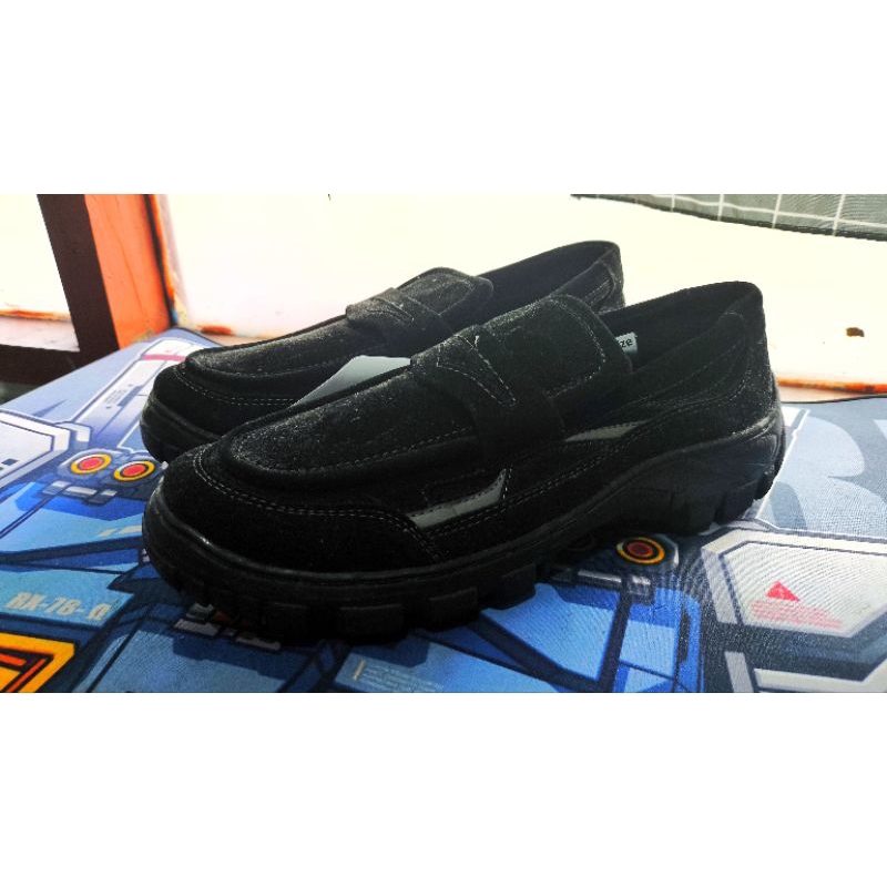 corebrand hitam size 42