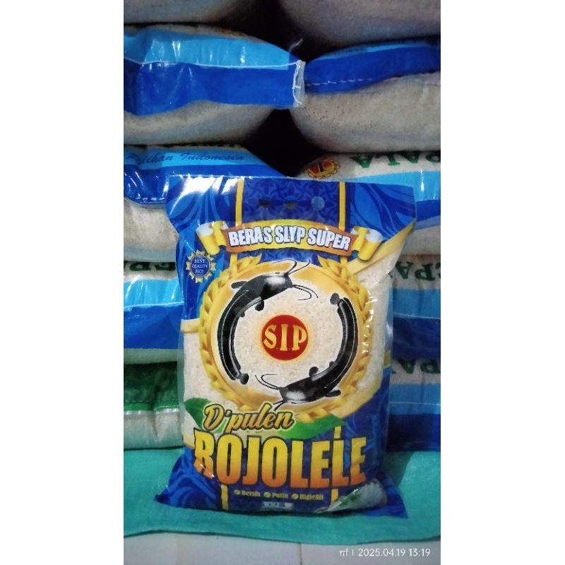 

beras rojolele 5 kg beras lokal alami tanpa pengawet dan pemutih.berasnya enak pulen dan putih(medium quality)