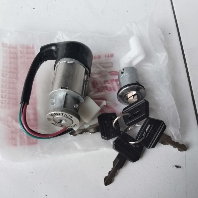 Kunci Kontak + Sadel Set Astrea 800