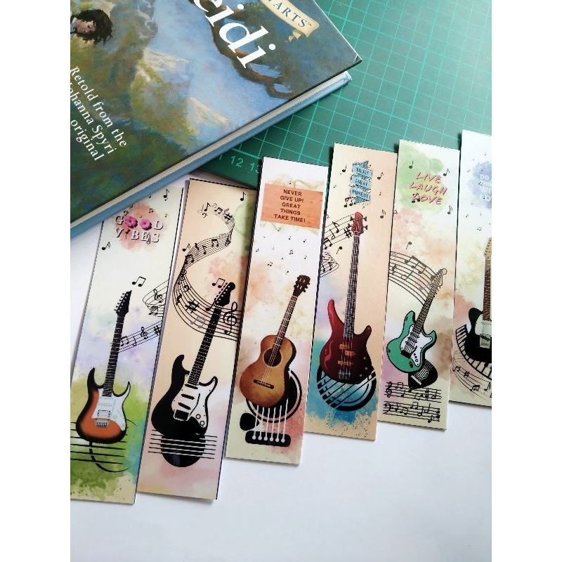 

Pembatas Buku Gambar Gitar