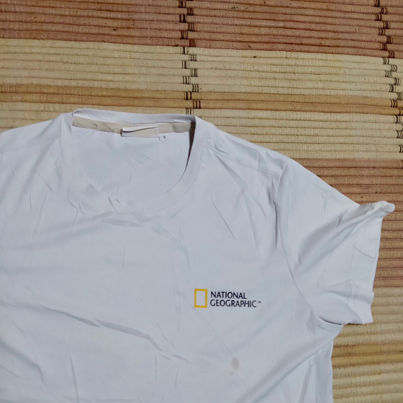 Baju Kaos Wanita Skinny  NATGEO Preloved