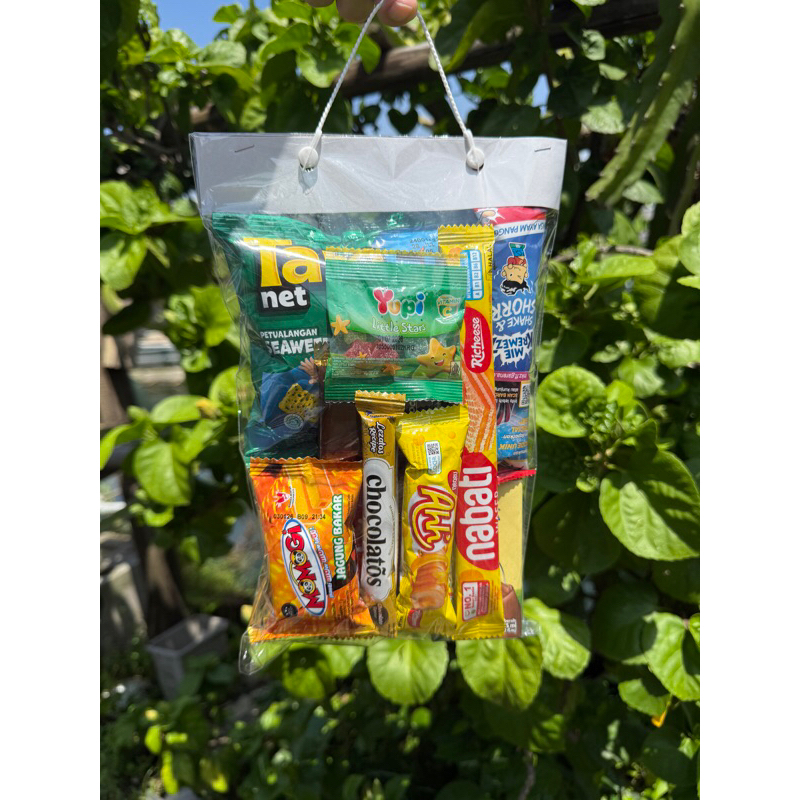 

Paket Bingkisan Snack Ulang Tahun Anak / Hampers Ulang Tahun POLOS TERMURAH